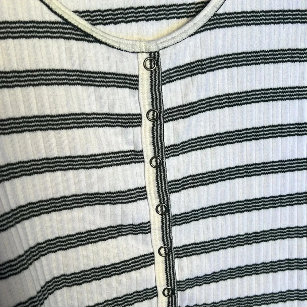 American Eagle crop top size medium